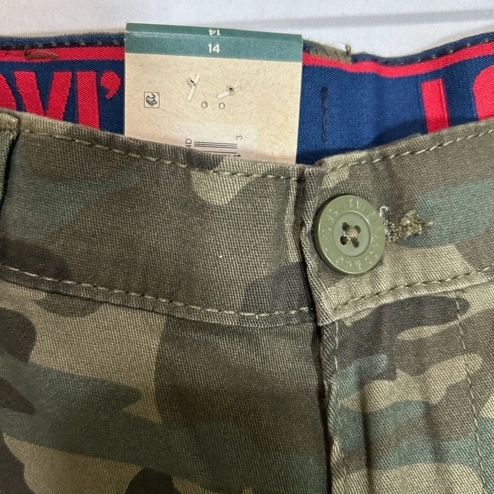 Levi's Green Cargo Shorts with Camouflage Design Youth Size 14